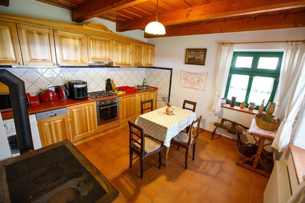 Oereghegyi Apartman Vindornyalak Quarto foto