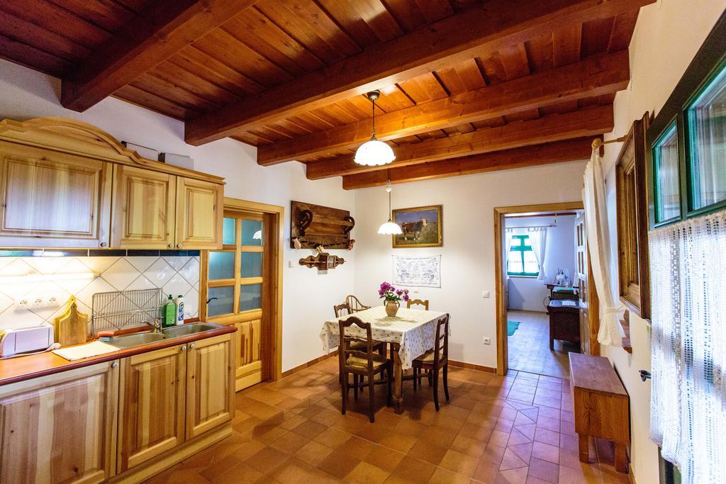 Oereghegyi Apartman Vindornyalak Quarto foto